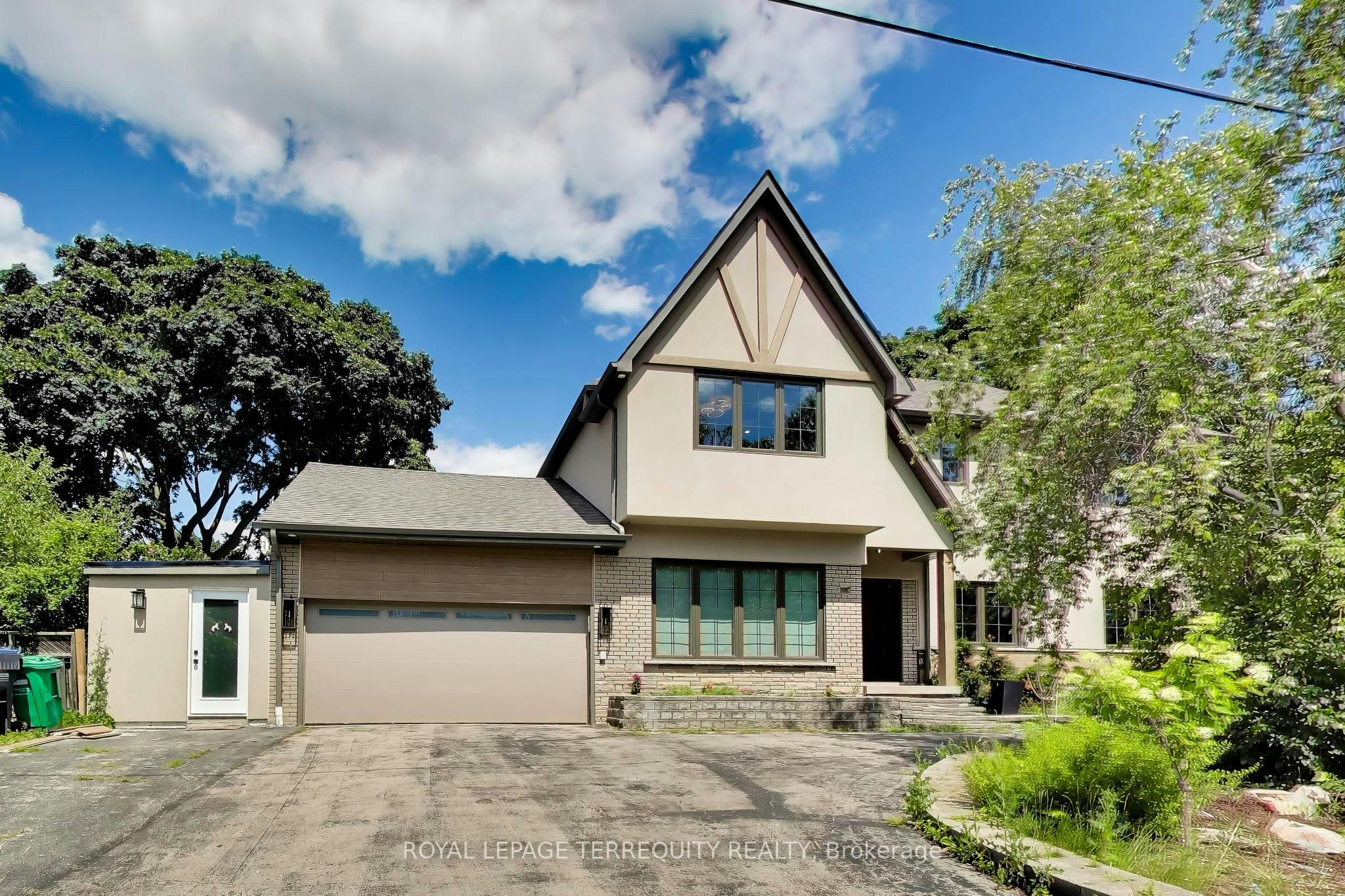 1621 Skyline Drive, Mississauga, ON, L5E 2W9