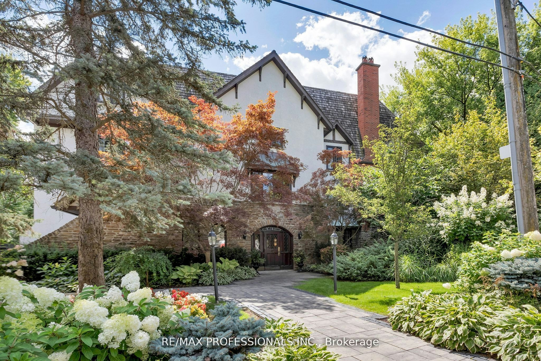 304-71 Old Mill Road, Toronto, ON, M8X 1G9