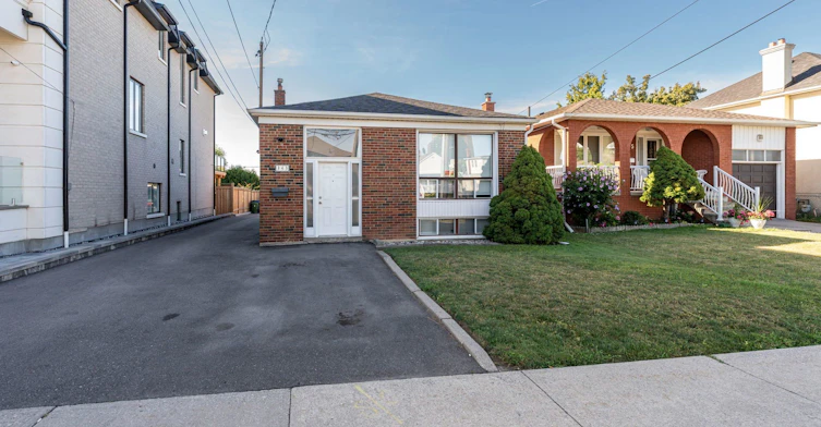Lower-343 Ranee Avenue, Toronto, ON, M6A 1N9 - 3