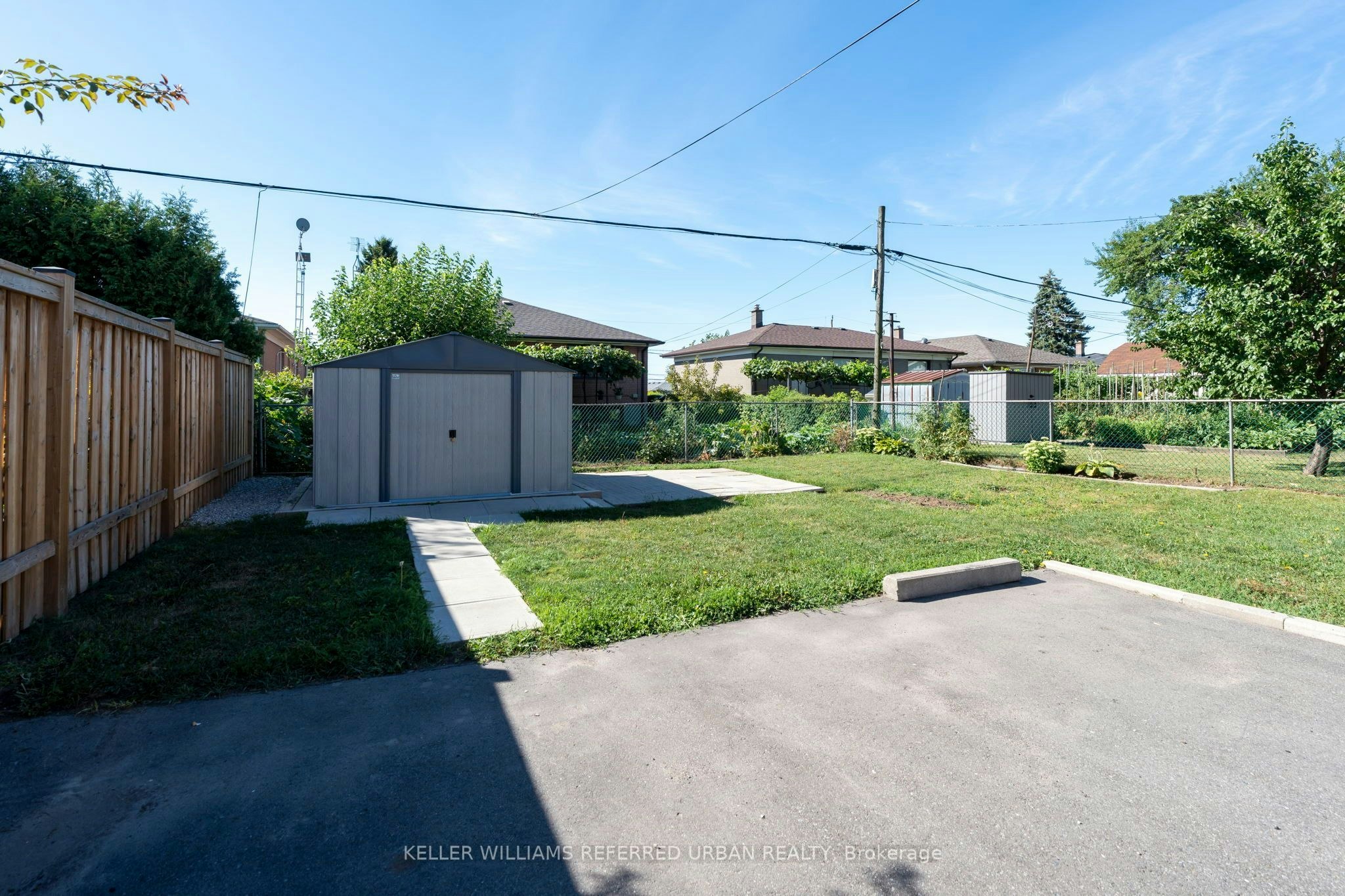Lower-343 Ranee Avenue, Toronto, ON, M6A 1N9 - 8