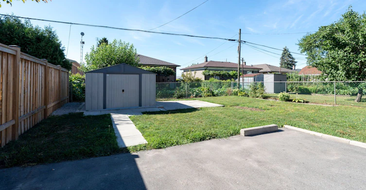 Lower-343 Ranee Avenue, Toronto, ON, M6A 1N9 - 8