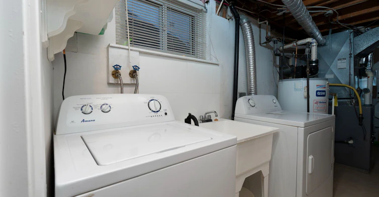 Lower-343 Ranee Avenue, Toronto, ON, M6A 1N9 - 5