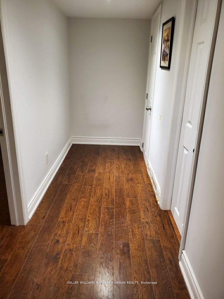 Lower-343 Ranee Avenue, Toronto, ON, M6A 1N9 - 9