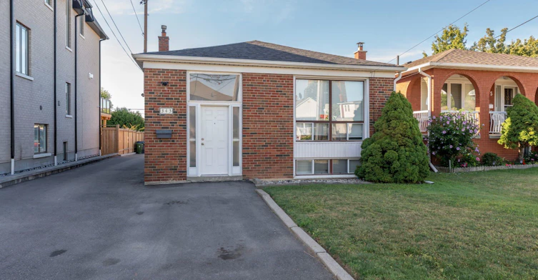 Lower-343 Ranee Avenue, Toronto, ON, M6A 1N9 - 2