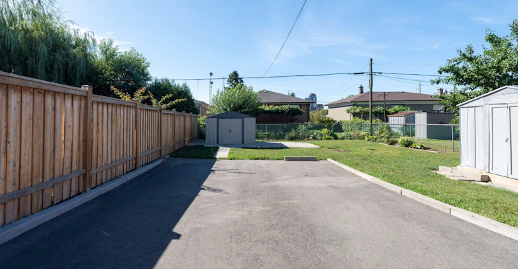 Lower-343 Ranee Avenue, Toronto, ON, M6A 1N9 - 6