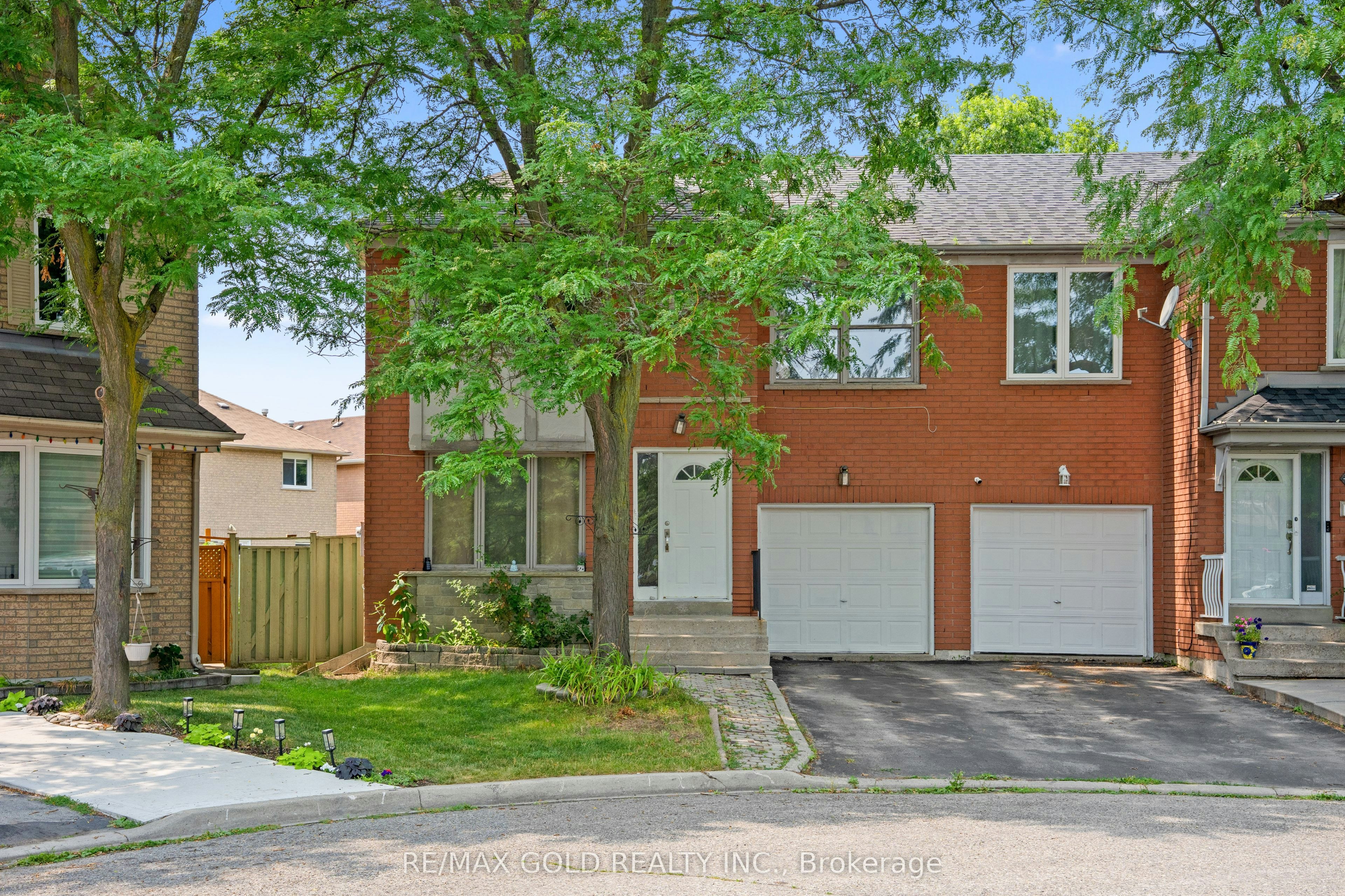 27 Lofty Pines Place, Brampton, ON, L6R 1K6