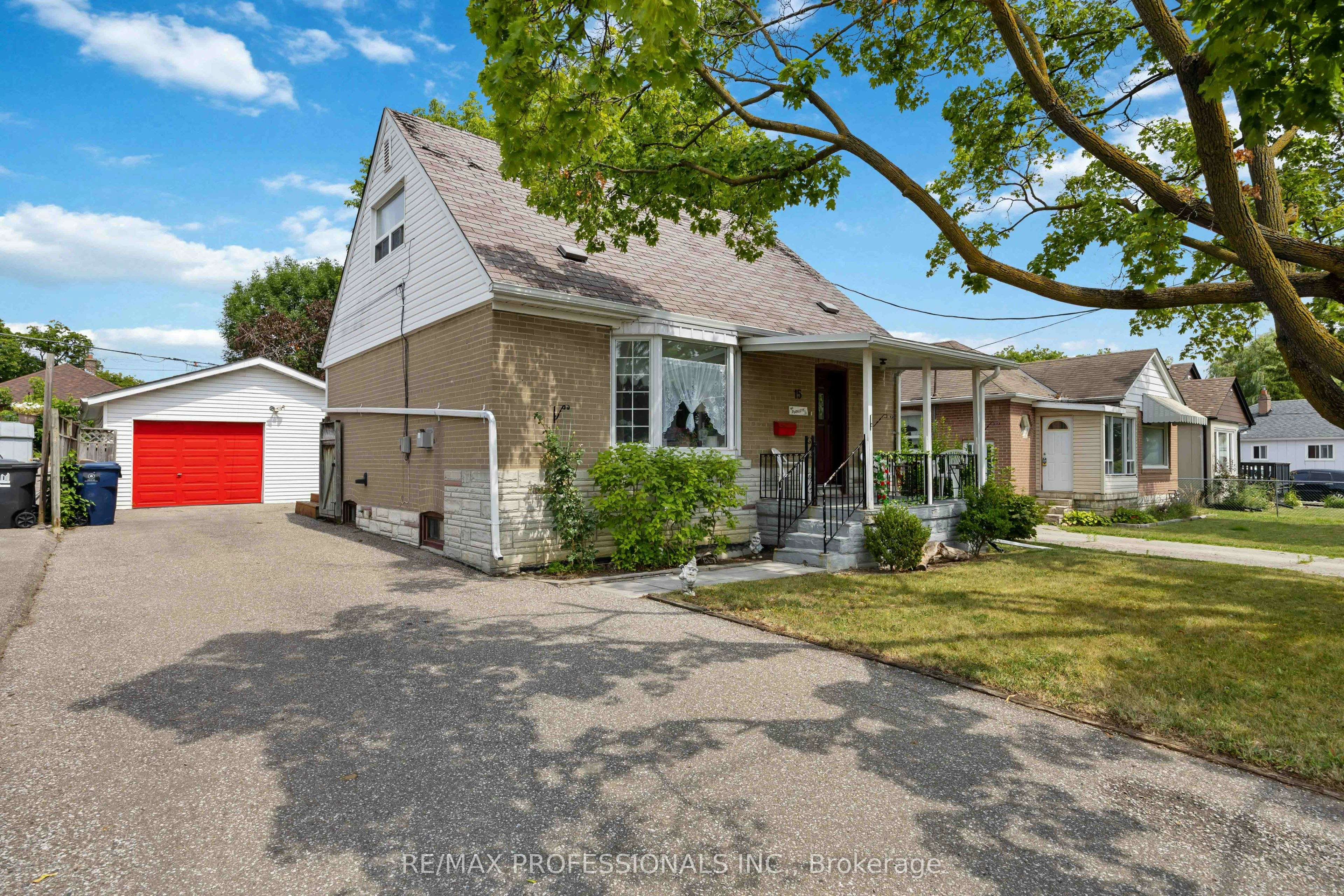 15 Huntsmoor Road, Toronto, ON, M9W 3R4