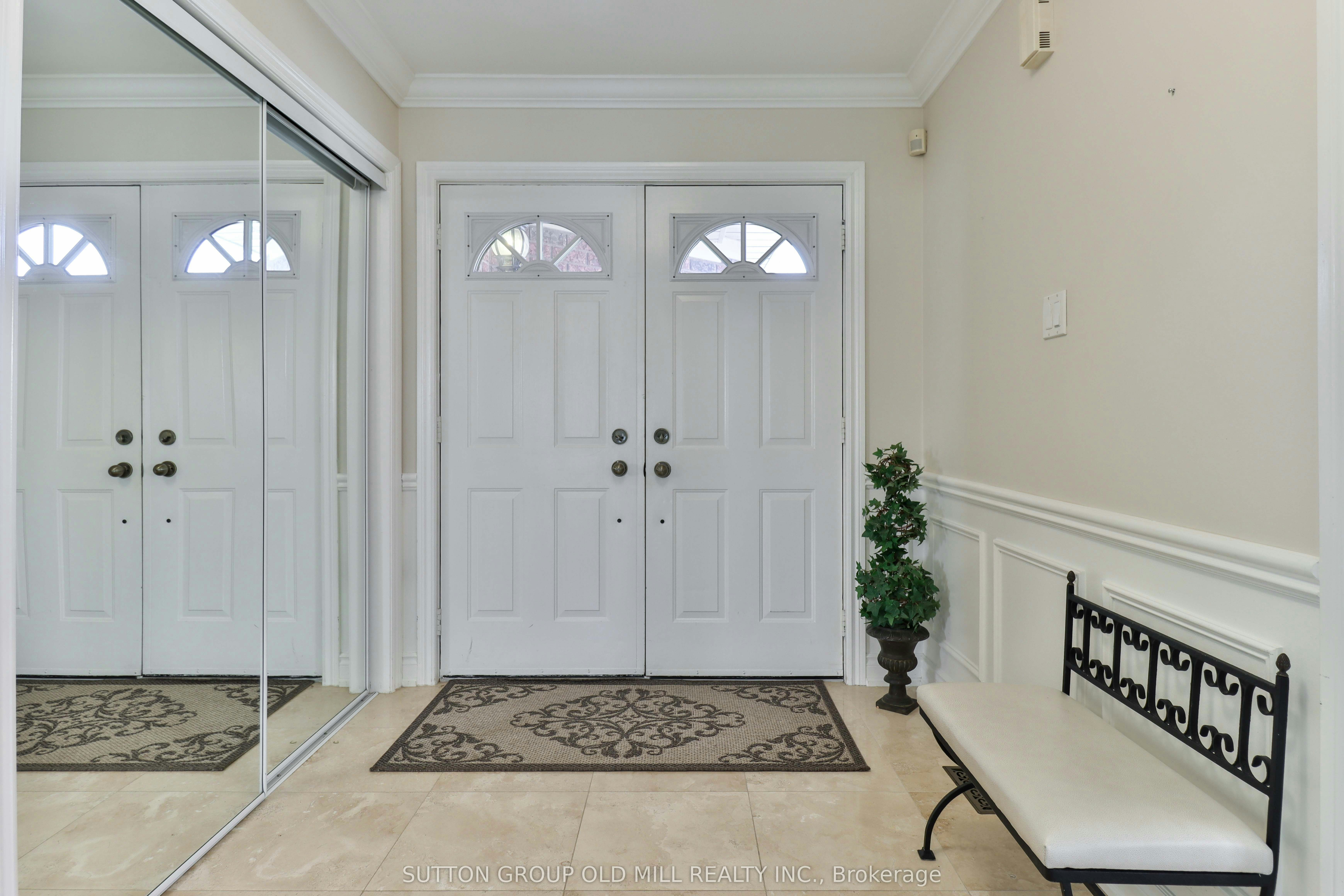 6835 Forest Park Drive, Mississauga, ON, L5N 6X5 - 3