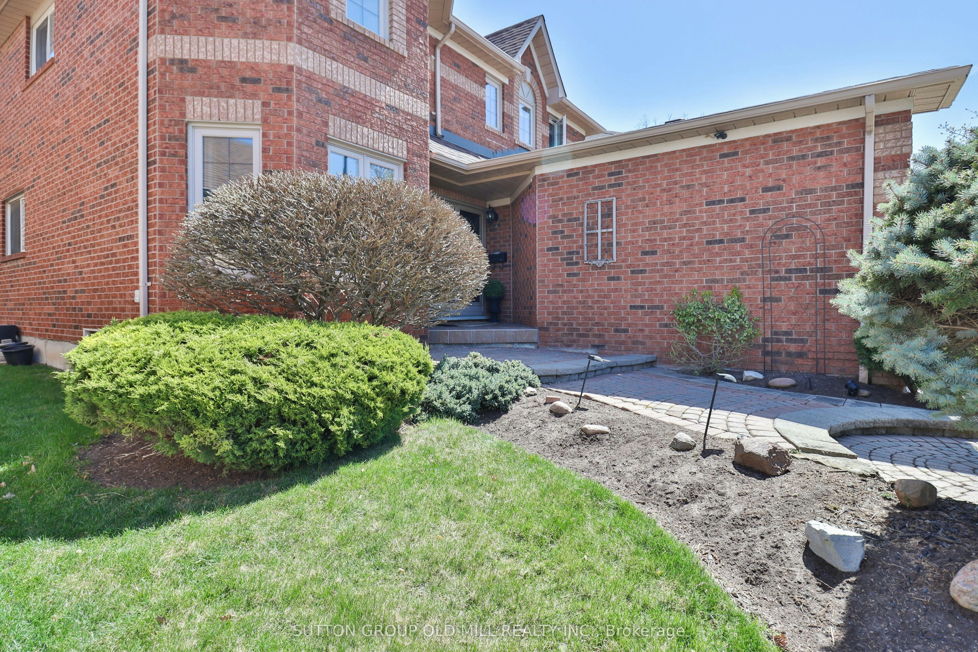 6835 Forest Park Drive, Mississauga, ON, L5N 6X5 - 2
