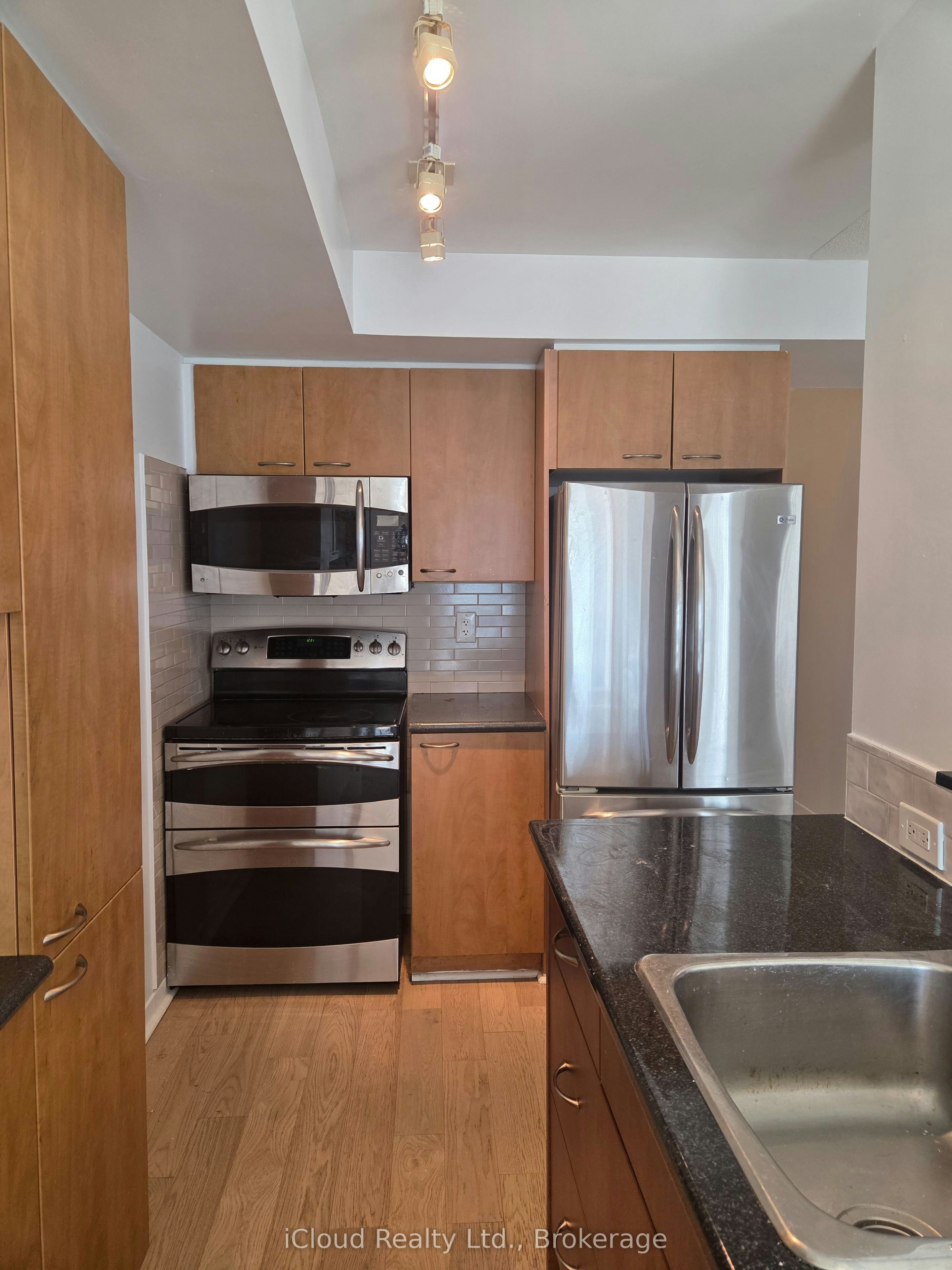 713-1040 The Queensway Avenue, Toronto, ON, M8Z 0A7 - 2