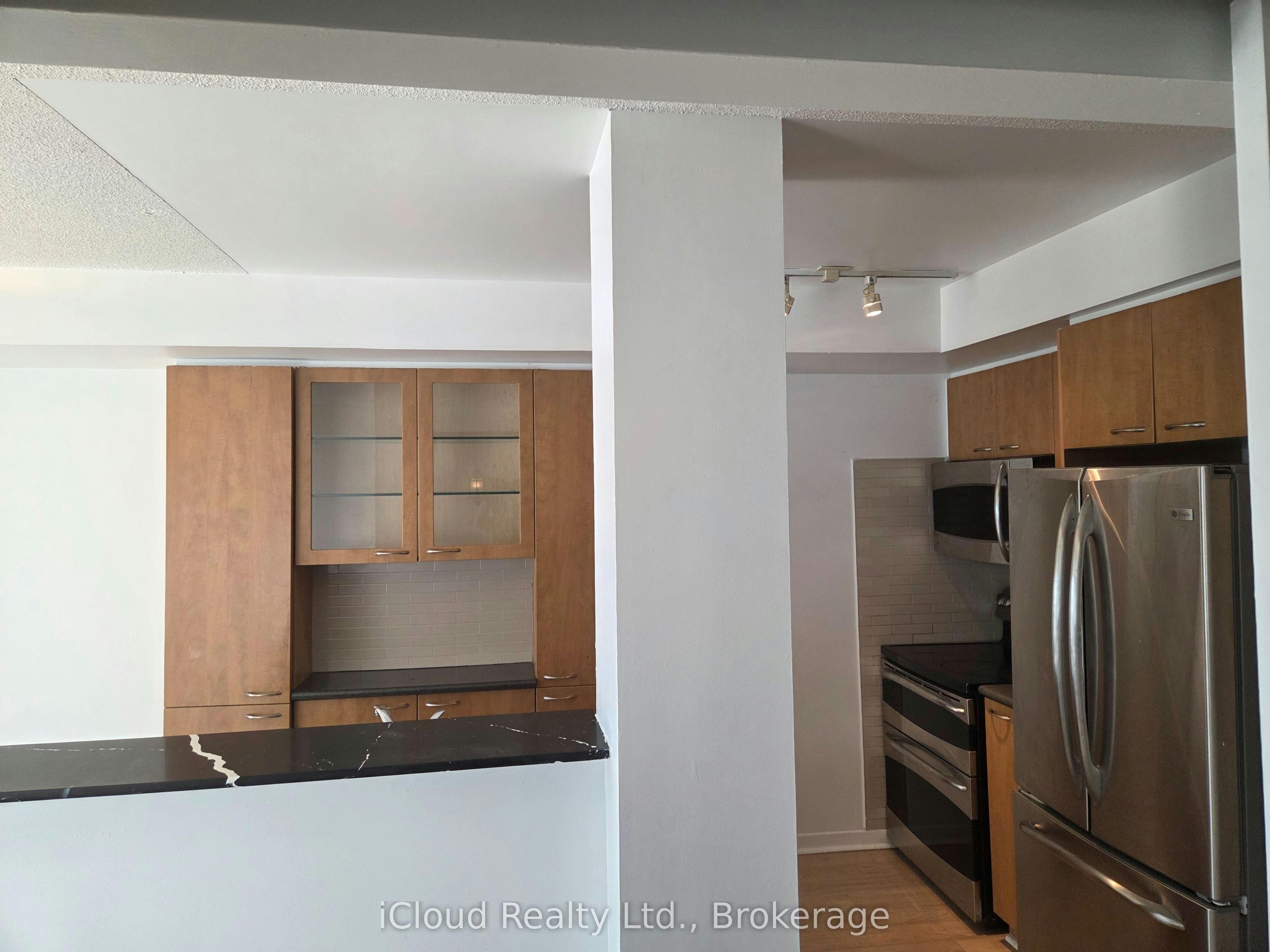 713-1040 The Queensway Avenue, Toronto, ON, M8Z 0A7 - 3