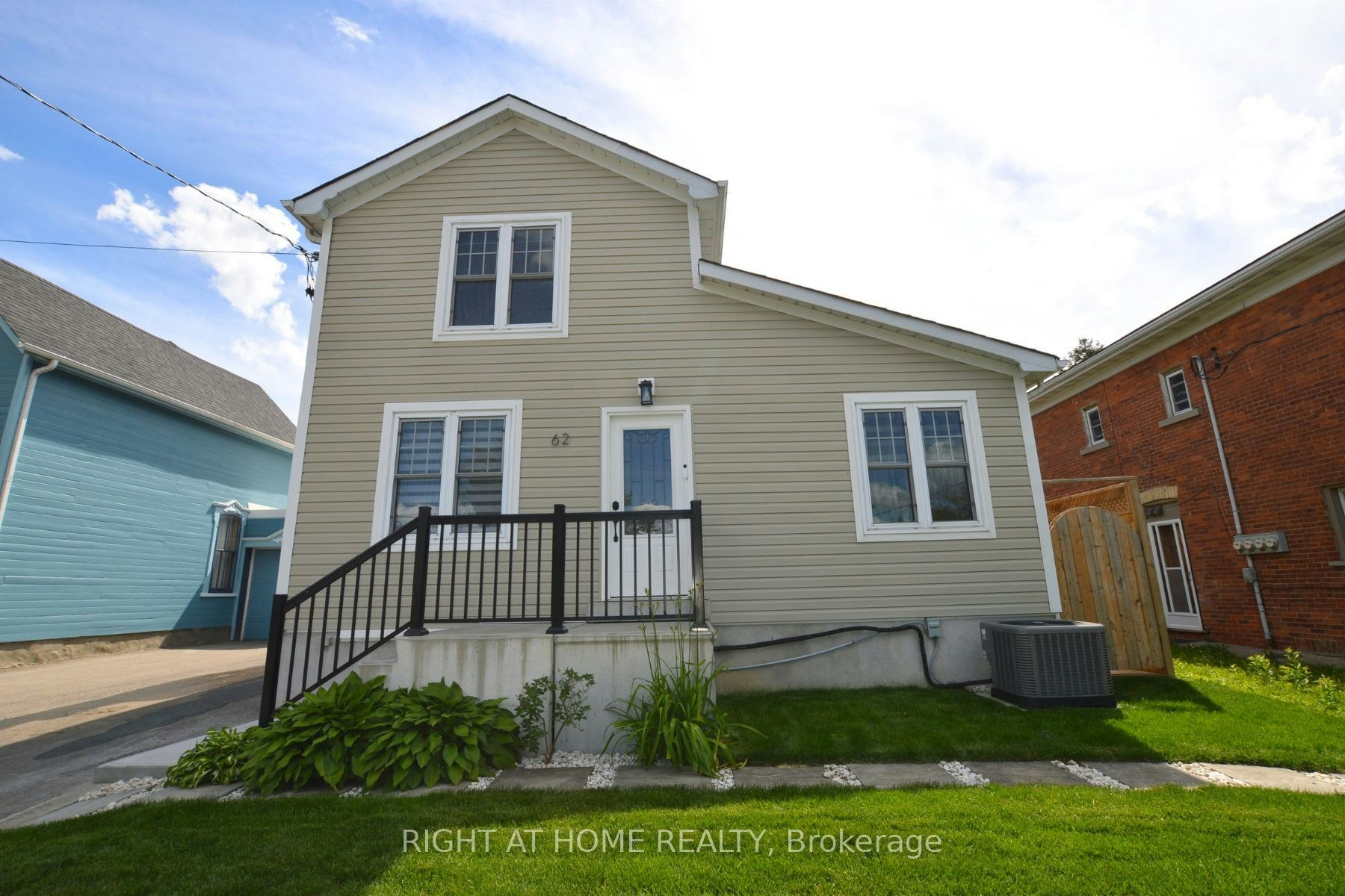 62 Charles Street, Milton, ON, L9T 2G7 - 2
