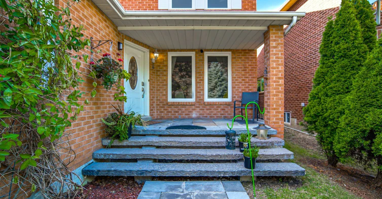 497 Luzon Crescent, Mississauga, ON, L5B 3W9 - 2