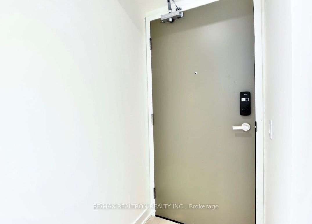 811-448 Burnhamthorpe Road W, Mississauga, ON, L5B 0M3 - 4
