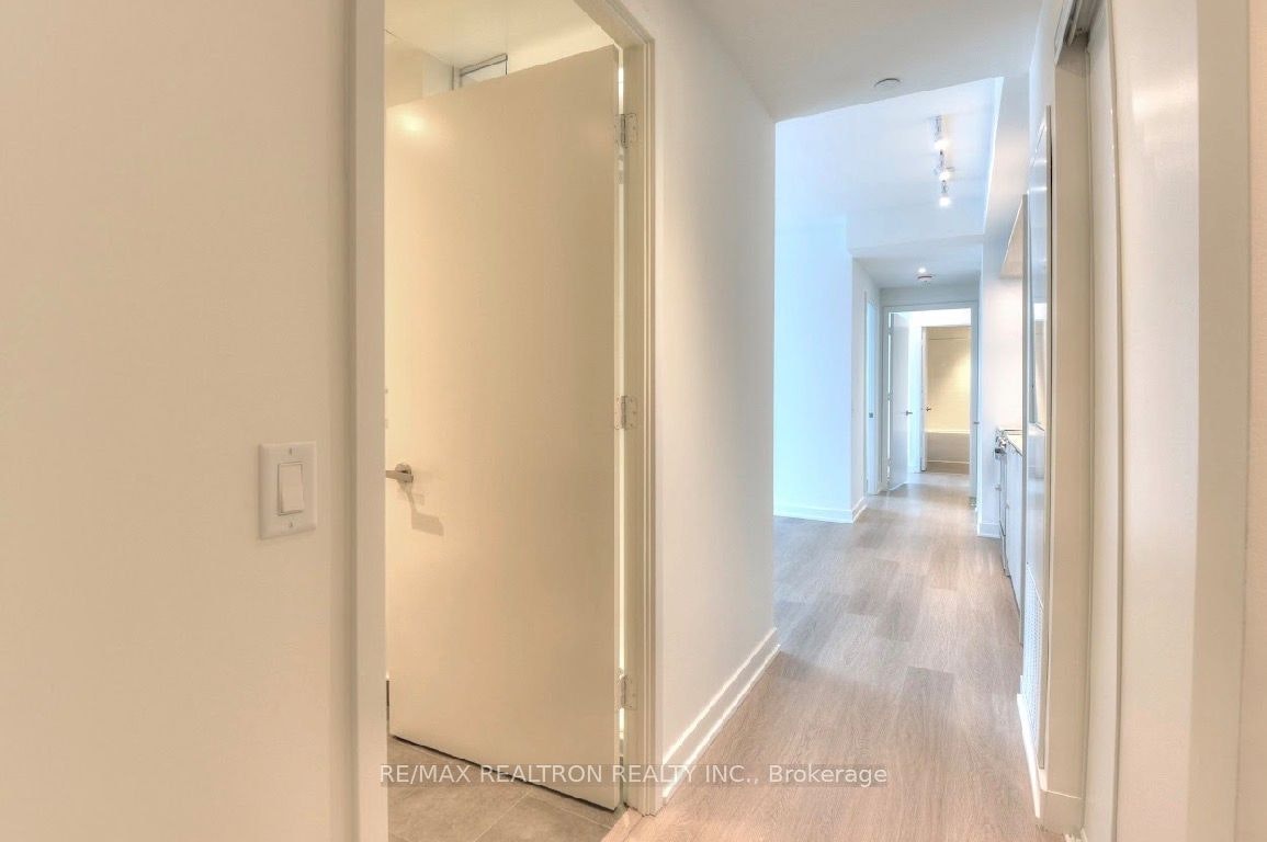 811-448 Burnhamthorpe Road W, Mississauga, ON, L5B 0M3 - 8