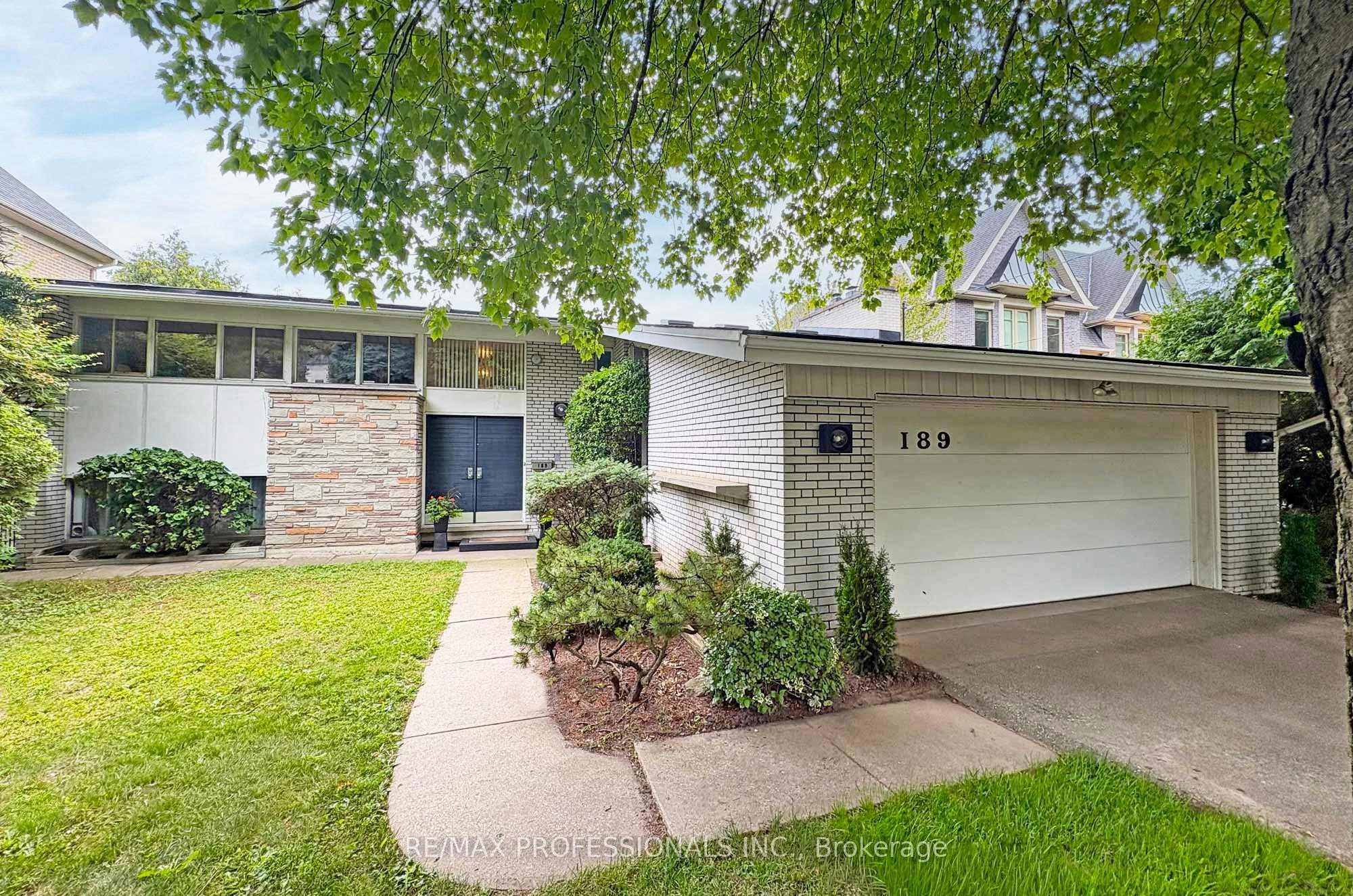 189 Edenbridge Drive, Toronto, ON, M9A 3G7