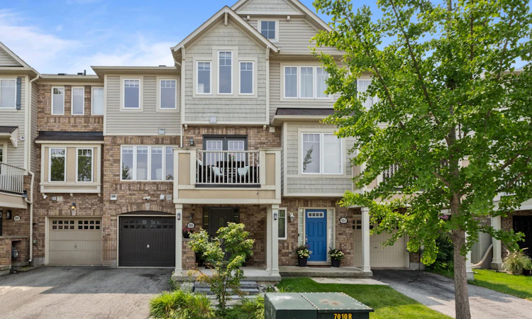 886 Fowles Court