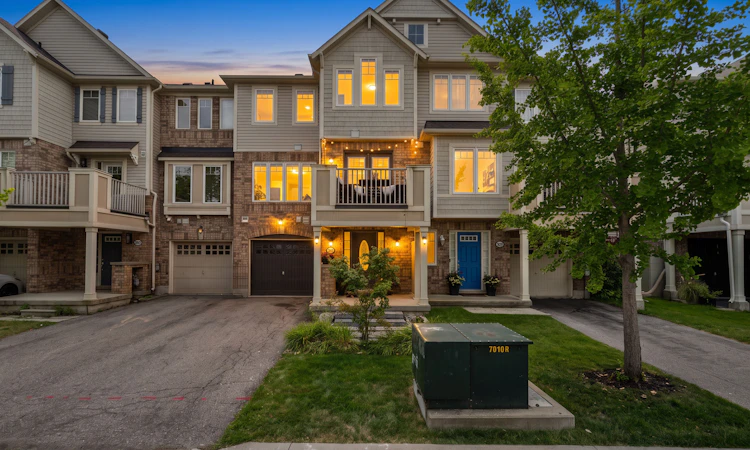 886 Fowles Court