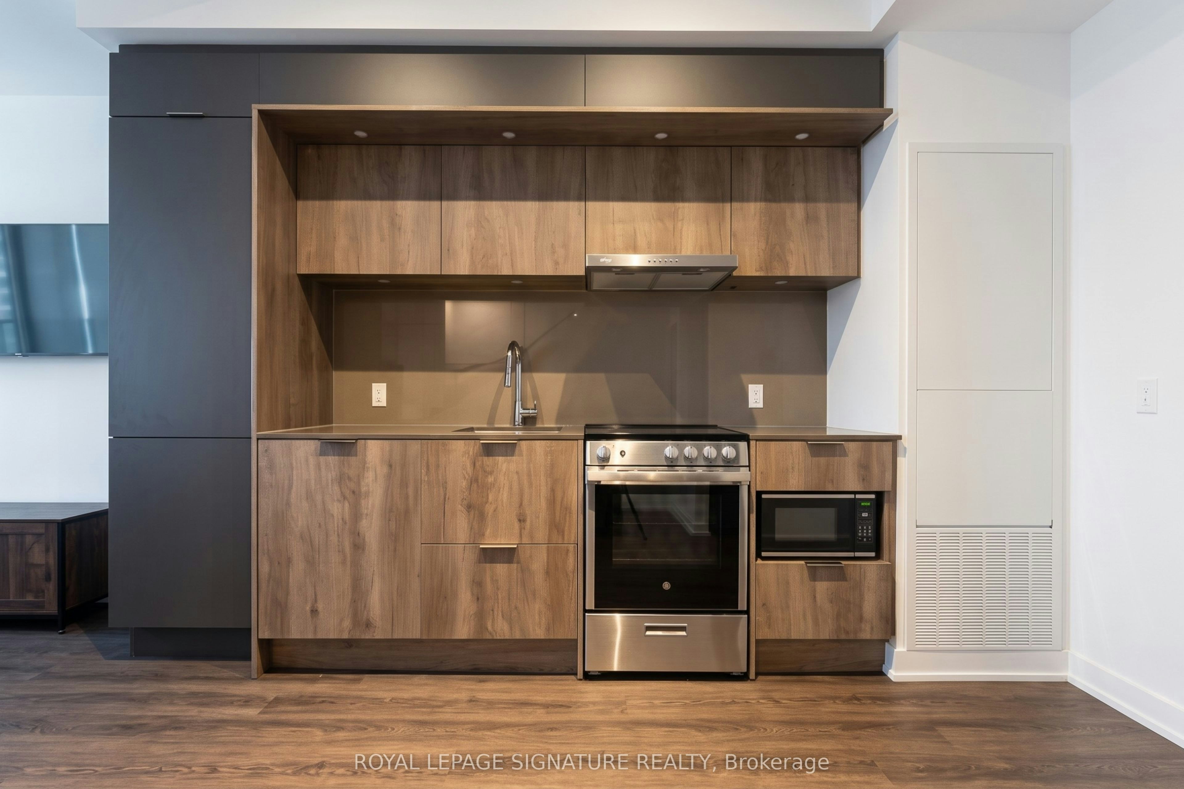 104 (TH4)-448 Burnhamthorpe Road W, Mississauga, ON, L5B 0R4 - 3