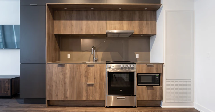 104 (TH4)-448 Burnhamthorpe Road W, Mississauga, ON, L5B 0R4 - 3