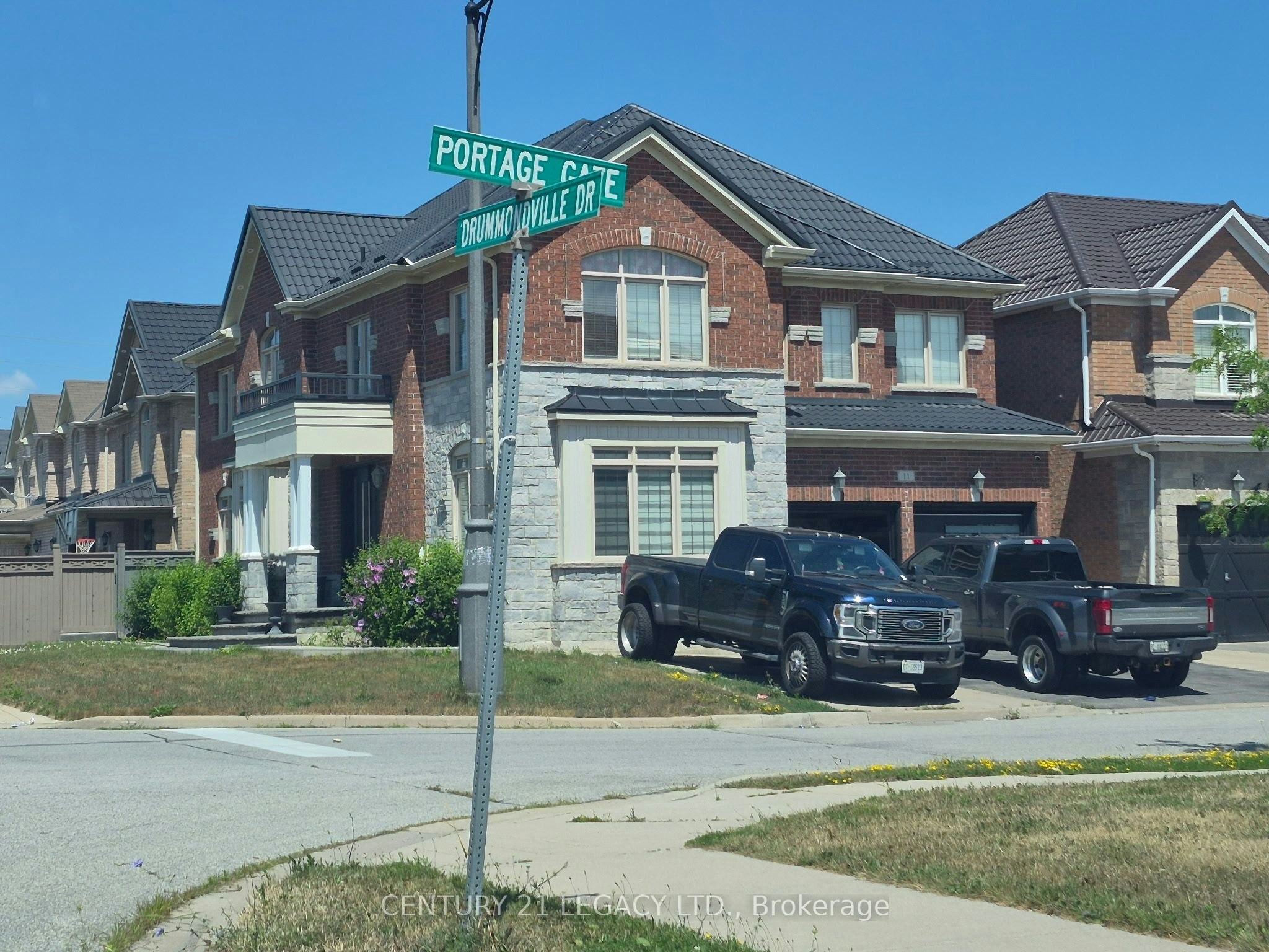 11 Drummondville Drive, Brampton, ON, L6P 3M6