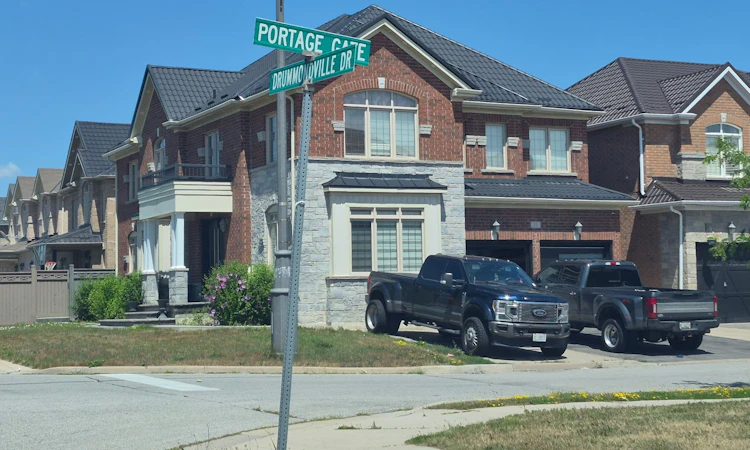 11 Drummondville Drive