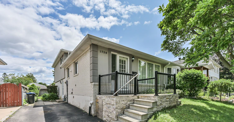1728 Pickmere Court, Mississauga, ON, L4X 1Z4 - 2