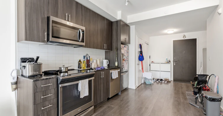 204-210 Sabina Drive E, Oakville, ON, L6H 0W6 - 8