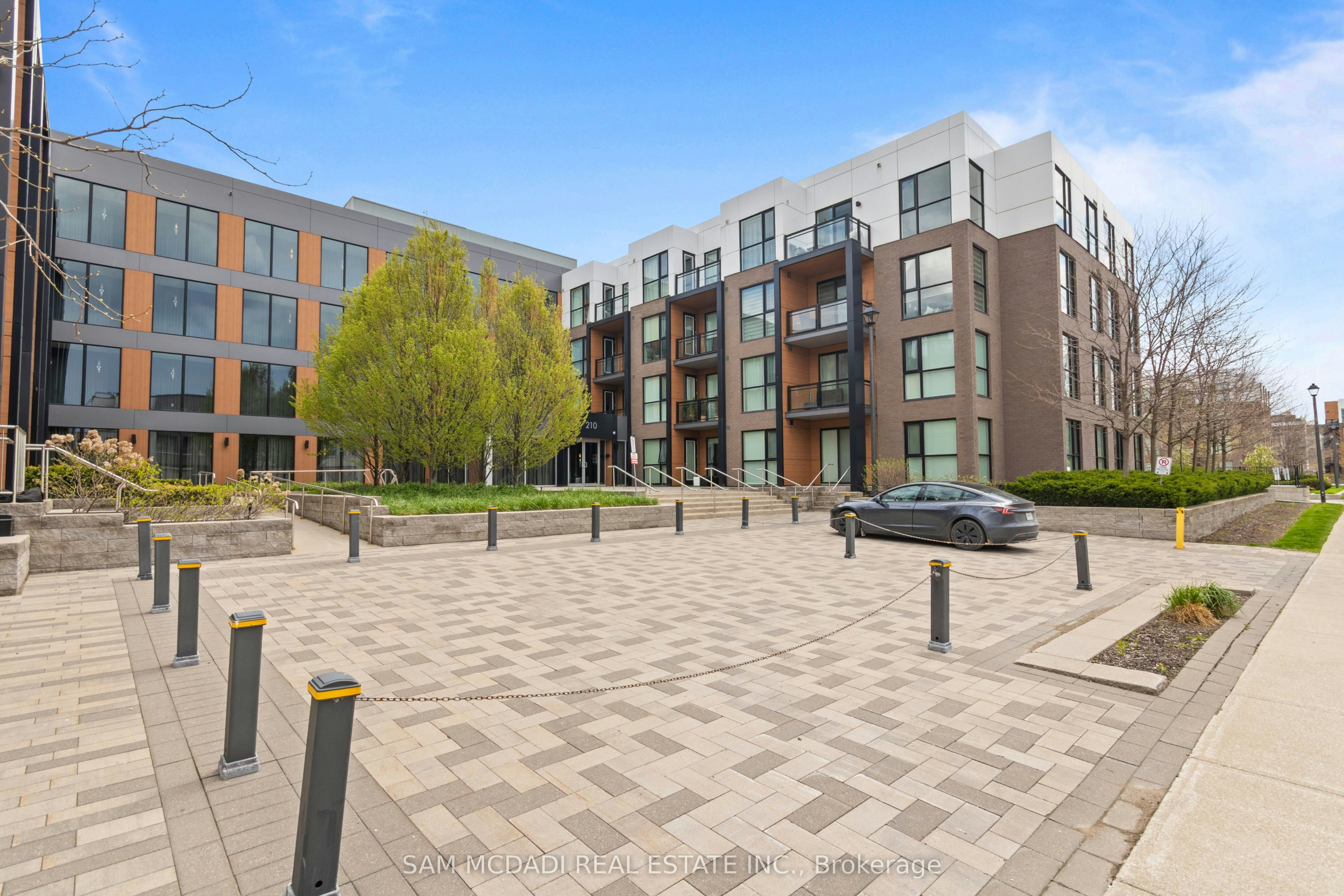 204-210 Sabina Drive E, Oakville, ON, L6H 0W6 - 18