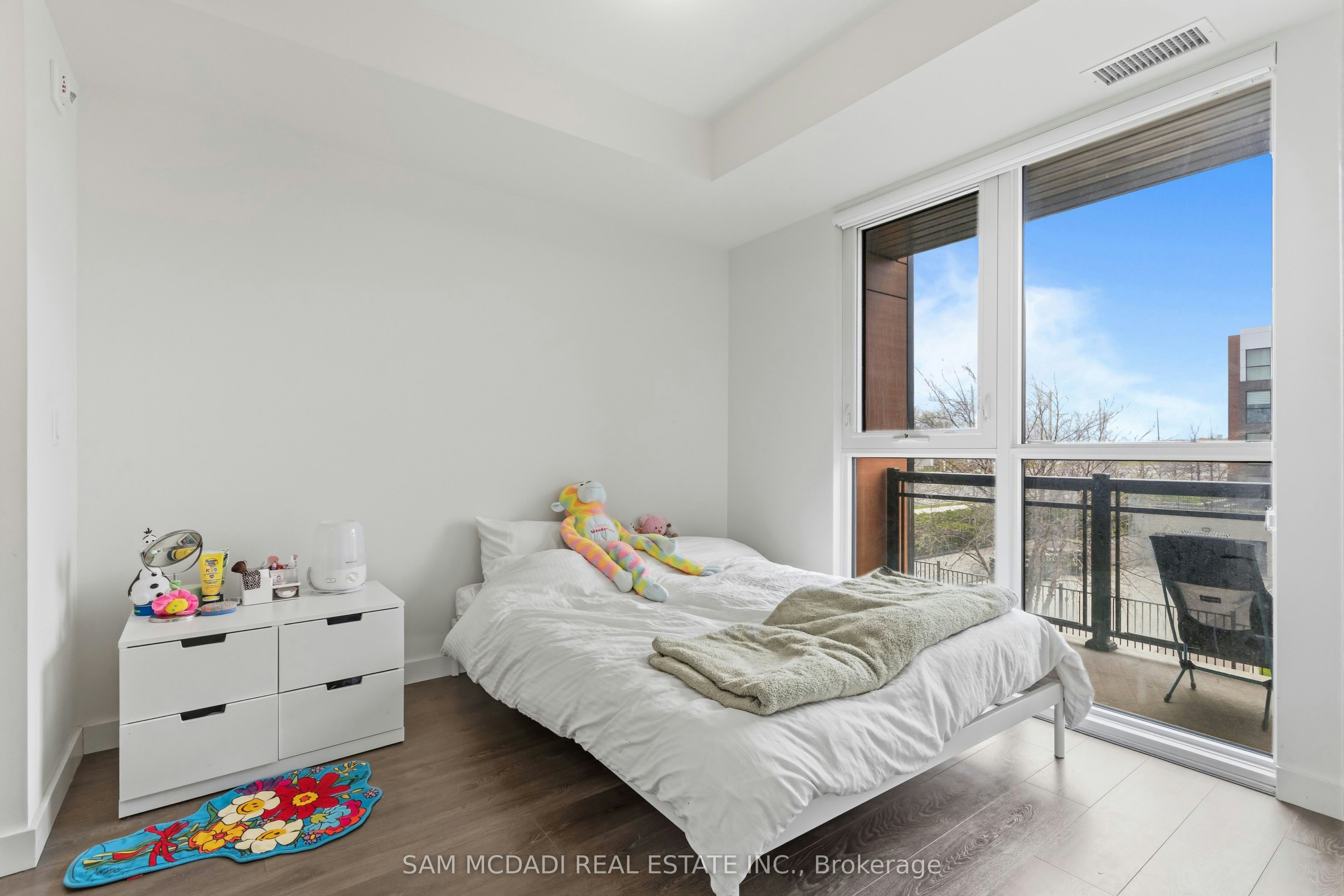 204-210 Sabina Drive E, Oakville, ON, L6H 0W6 - 9