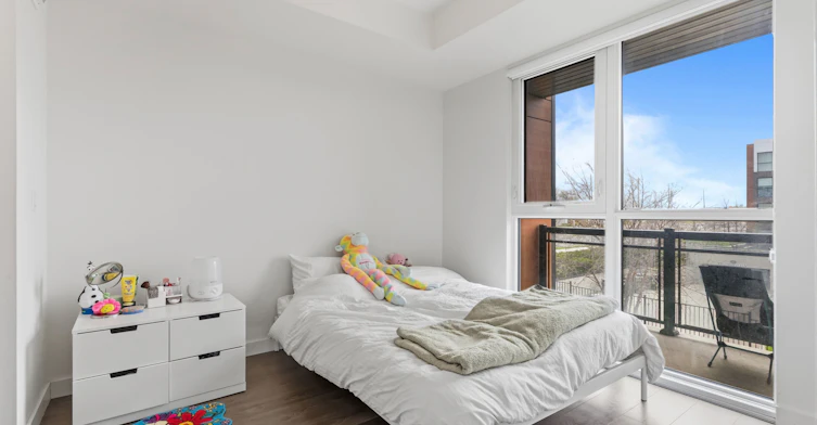 204-210 Sabina Drive E, Oakville, ON, L6H 0W6 - 9