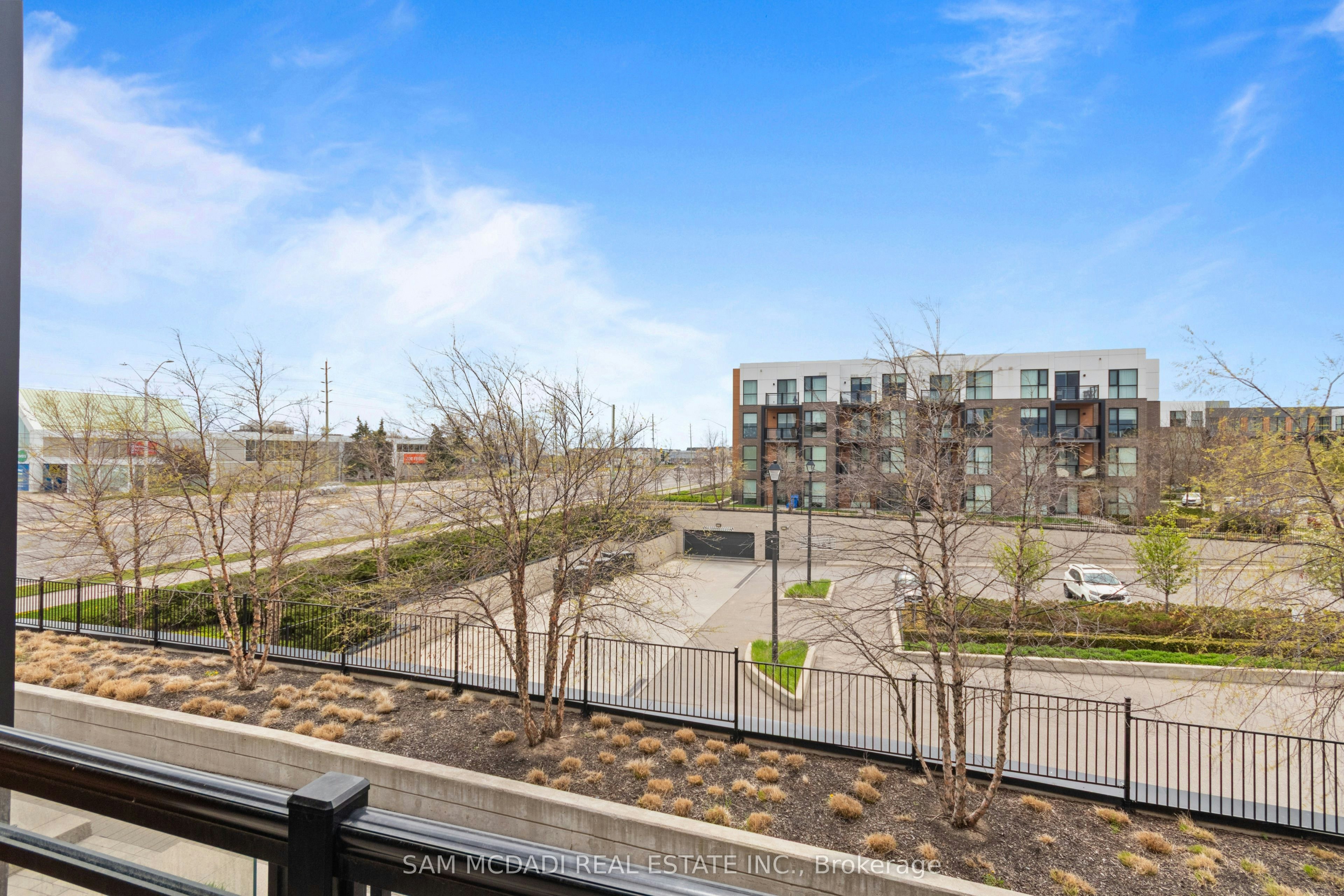 204-210 Sabina Drive E, Oakville, ON, L6H 0W6 - 16