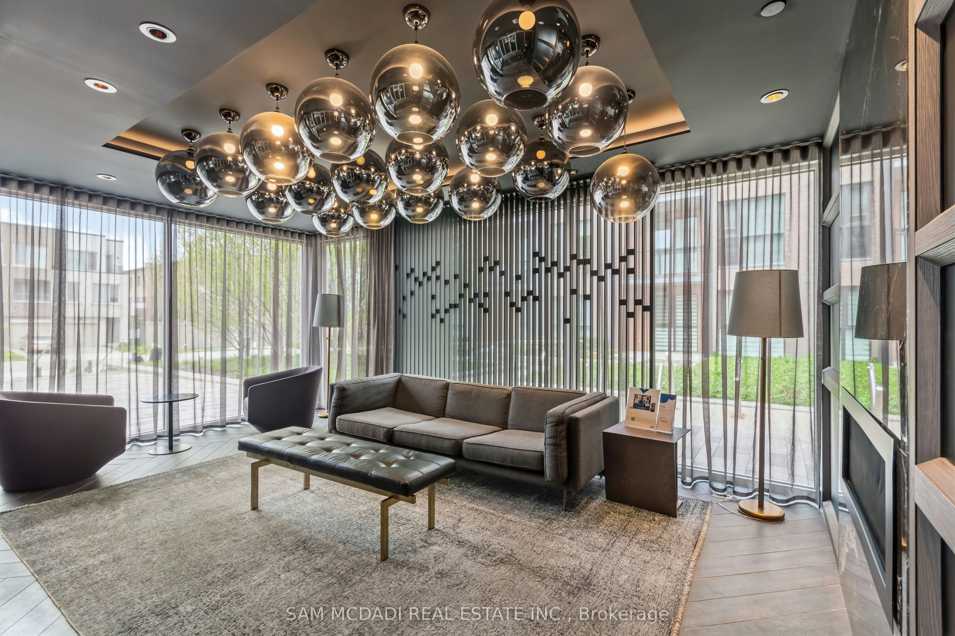 204-210 Sabina Drive E, Oakville, ON, L6H 0W6 - 3
