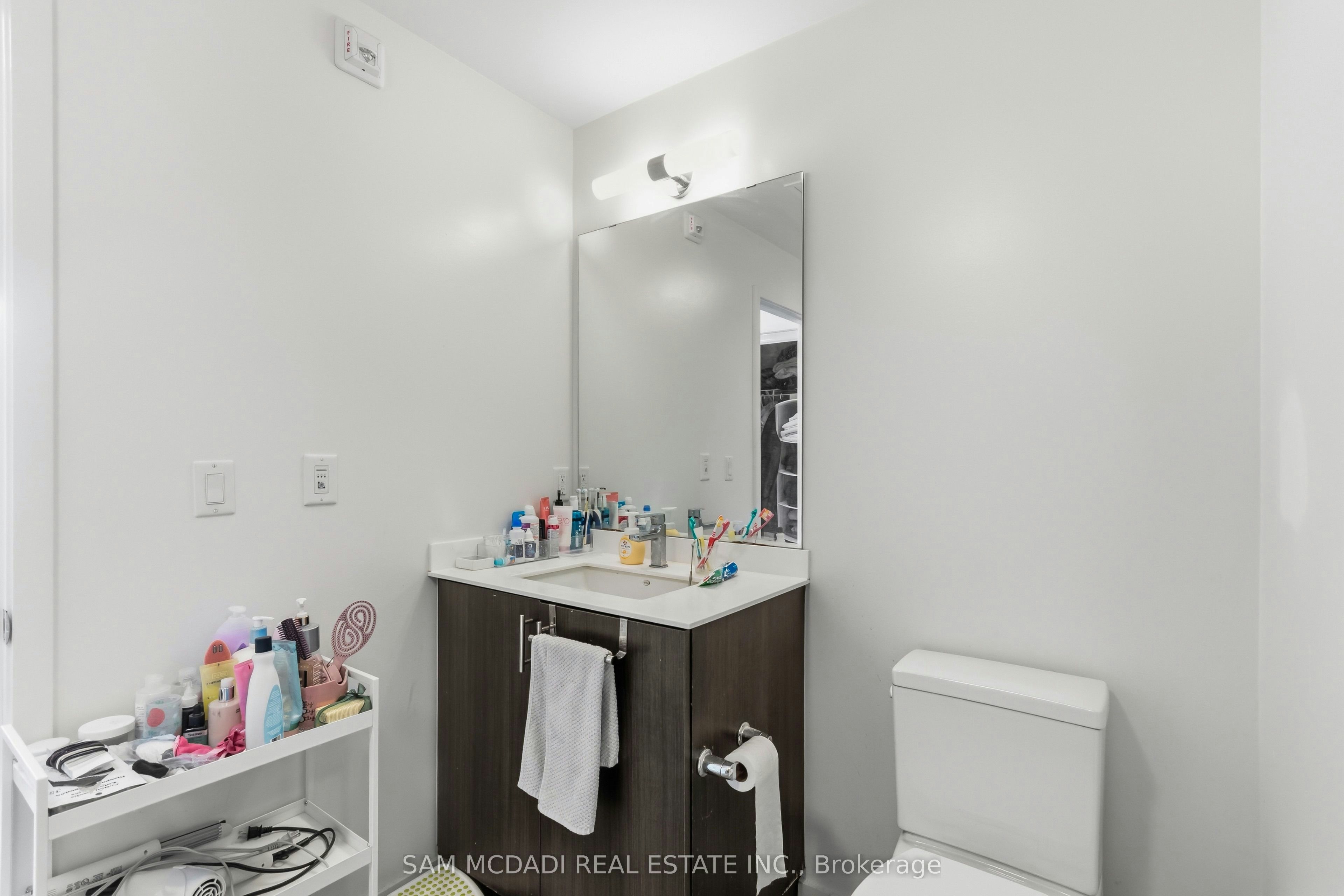 204-210 Sabina Drive E, Oakville, ON, L6H 0W6 - 11