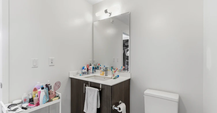 204-210 Sabina Drive E, Oakville, ON, L6H 0W6 - 11