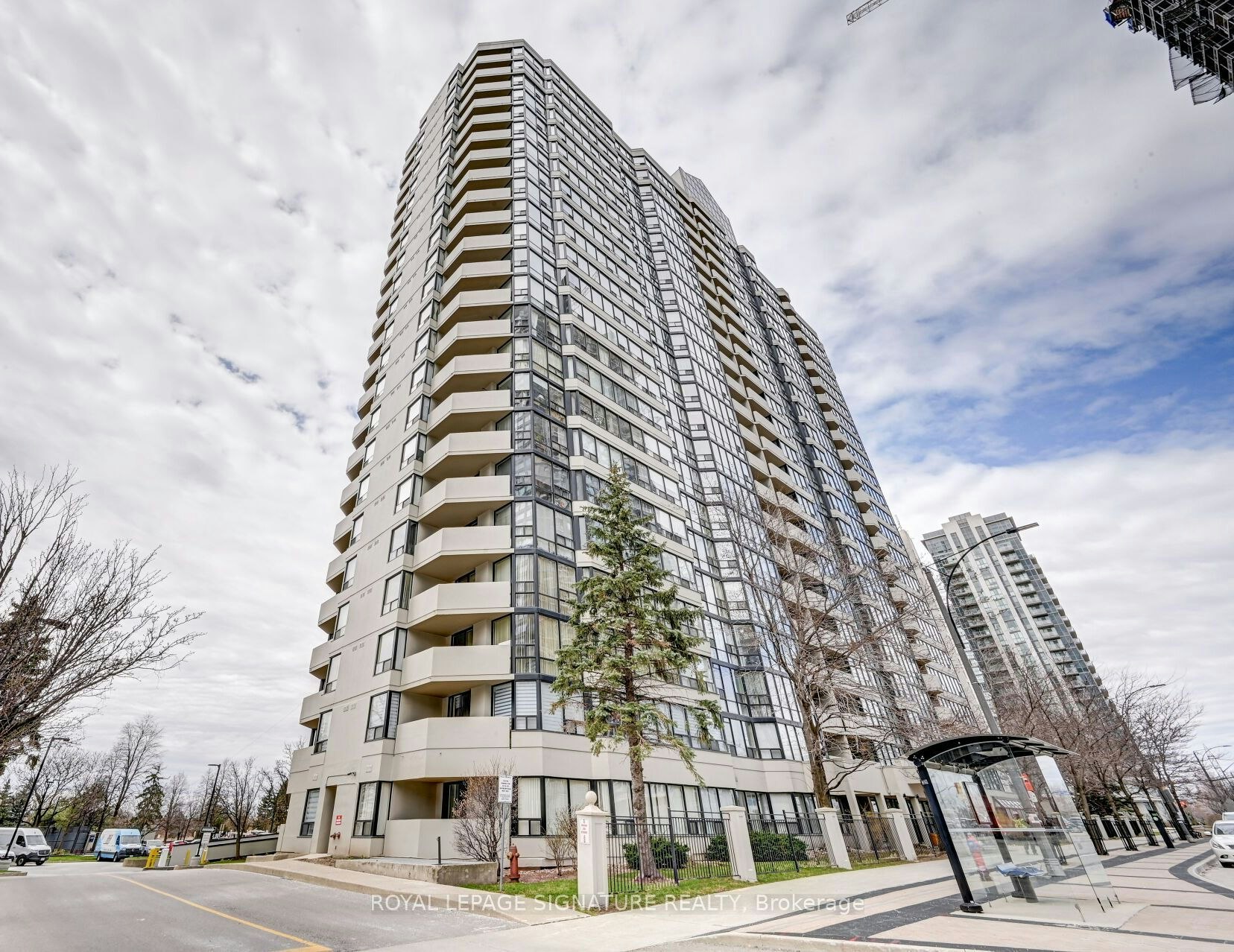 2209-330 Rathburn Road W, Mississauga, ON, L5B 3Y1