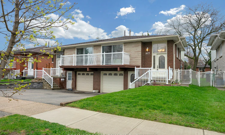 1877 Silverberry Crescent