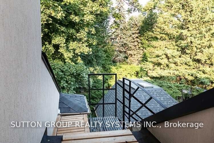 27 Indian Grove, Toronto, ON, M6R 2Y1 - 31