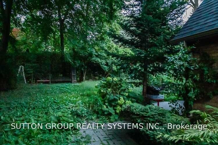 27 Indian Grove, Toronto, ON, M6R 2Y1 - 30