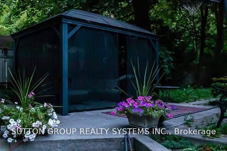27 Indian Grove, Toronto, ON, M6R 2Y1 - 29