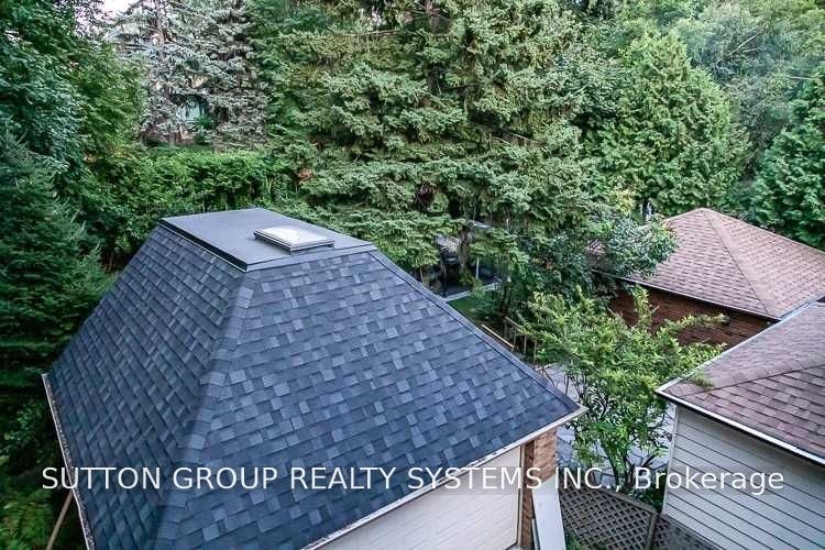 27 Indian Grove, Toronto, ON, M6R 2Y1 - 28