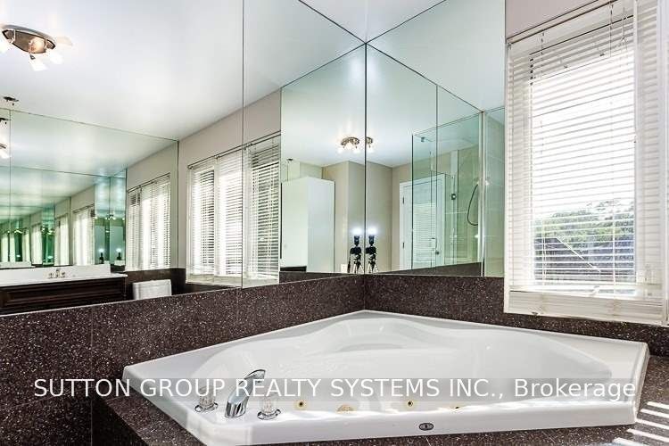 27 Indian Grove, Toronto, ON, M6R 2Y1 - 27