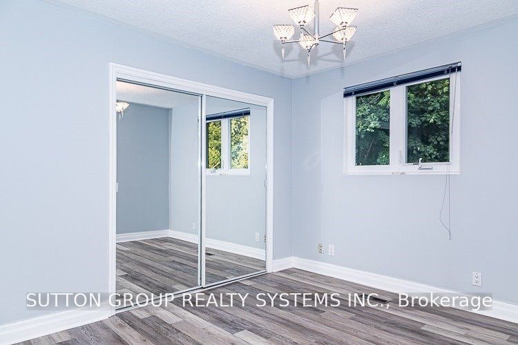 27 Indian Grove, Toronto, ON, M6R 2Y1 - 18