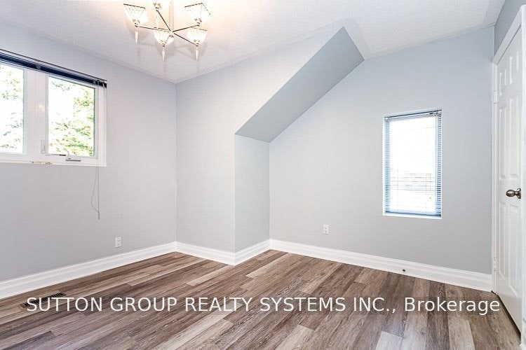 27 Indian Grove, Toronto, ON, M6R 2Y1 - 19