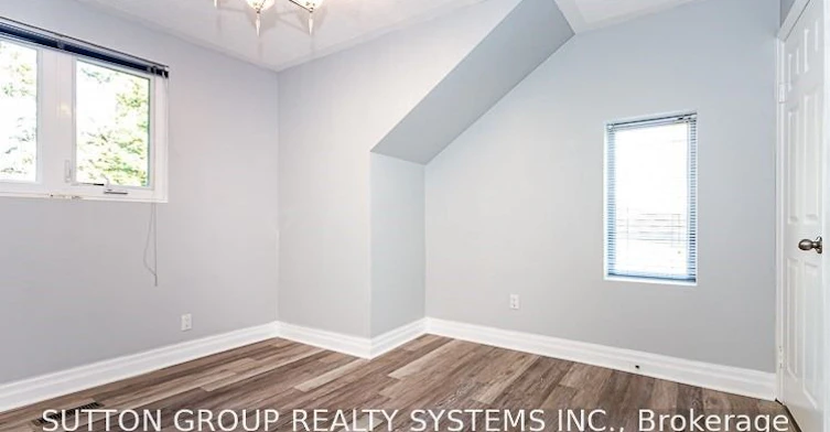 27 Indian Grove, Toronto, ON, M6R 2Y1 - 19