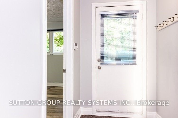 27 Indian Grove, Toronto, ON, M6R 2Y1 - 3