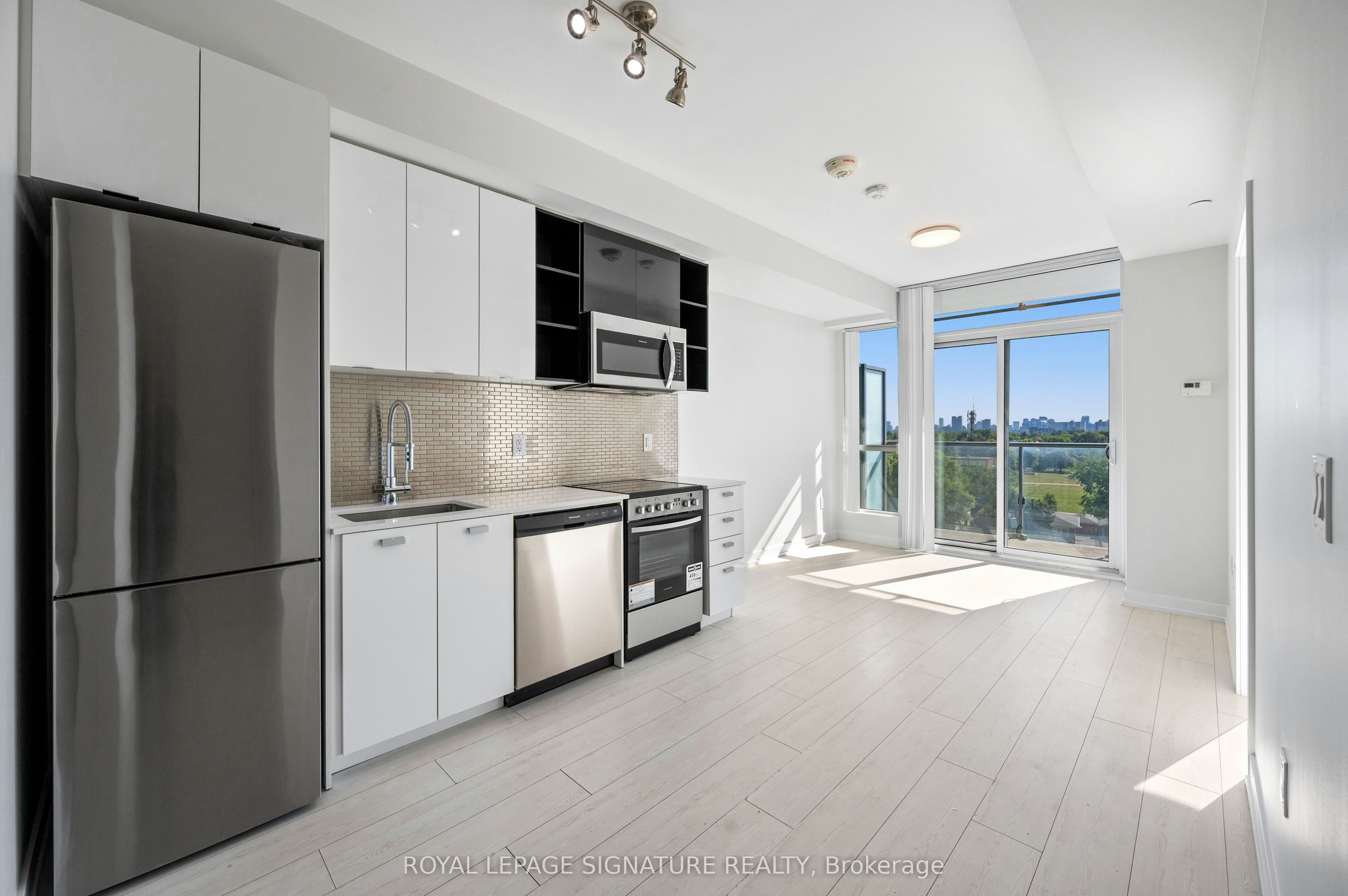 710-10 De Boers Drive, Toronto, ON, M3J 0L6 - 6