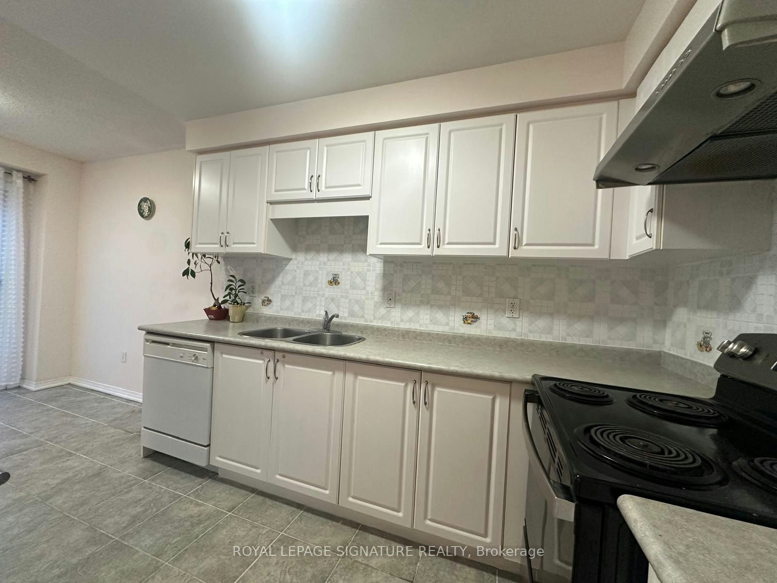 28 Pompano Place, Brampton, ON, L6P 1N5 - 9