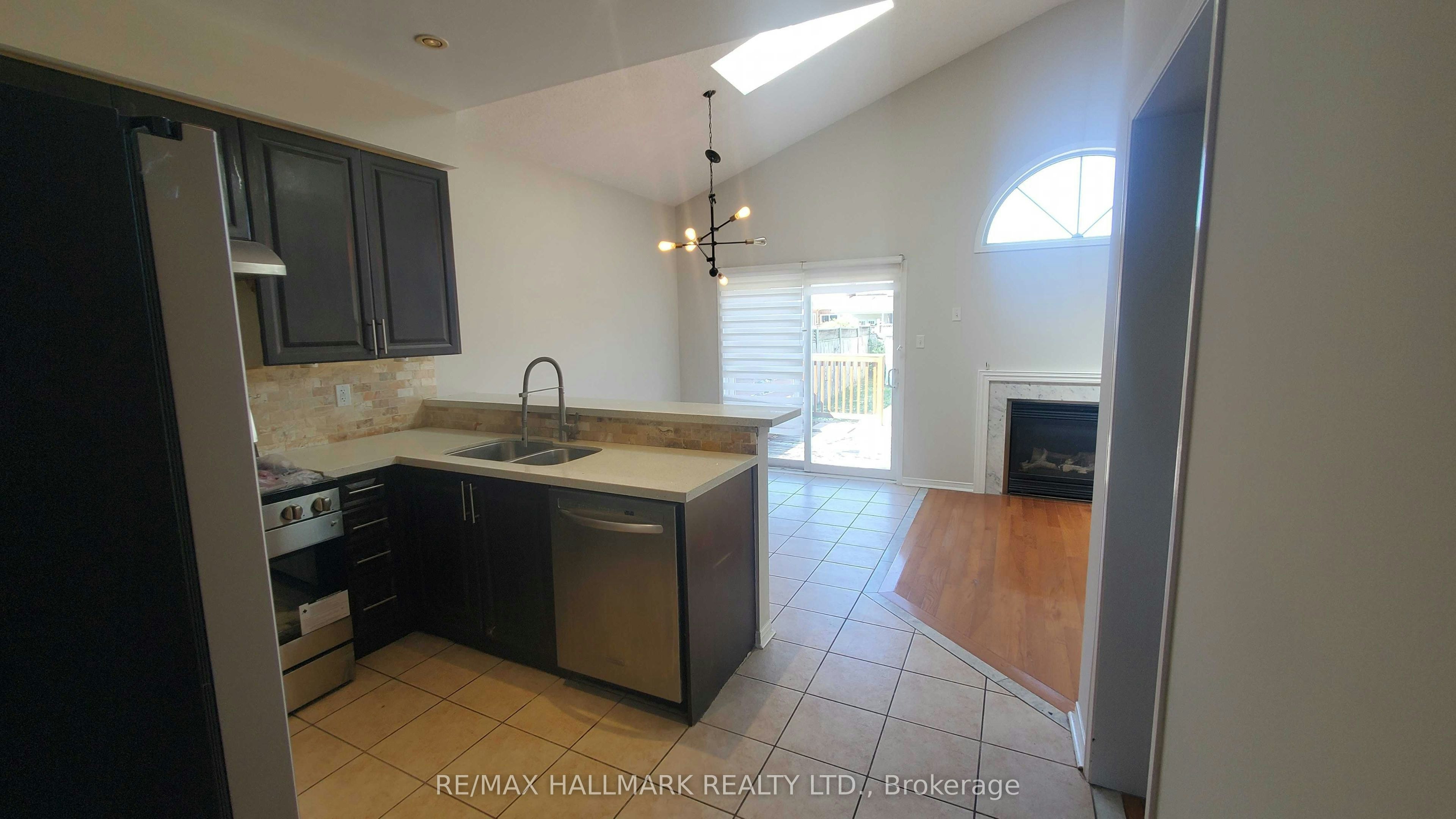 4930 Southampton Drive, Mississauga, ON, L5M 7P9 - 4