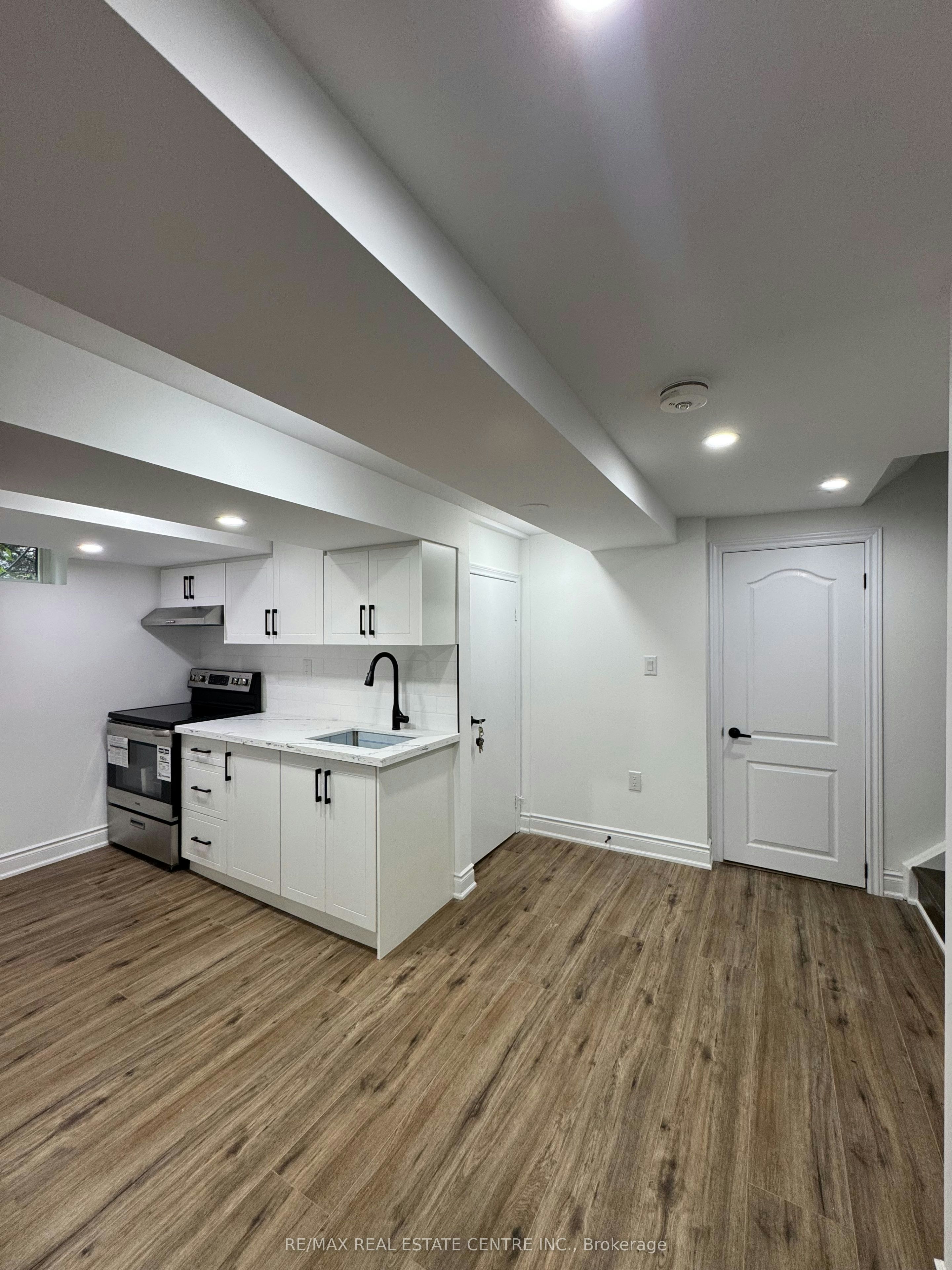 basement-3722 Ellengale Drive, Mississauga, ON, L5C 1Z7 - 4